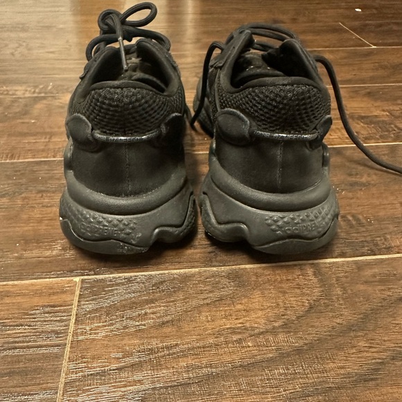 Adidas ozweego black kids 5.5 (women’s 7.5) - Picture 3 of 5